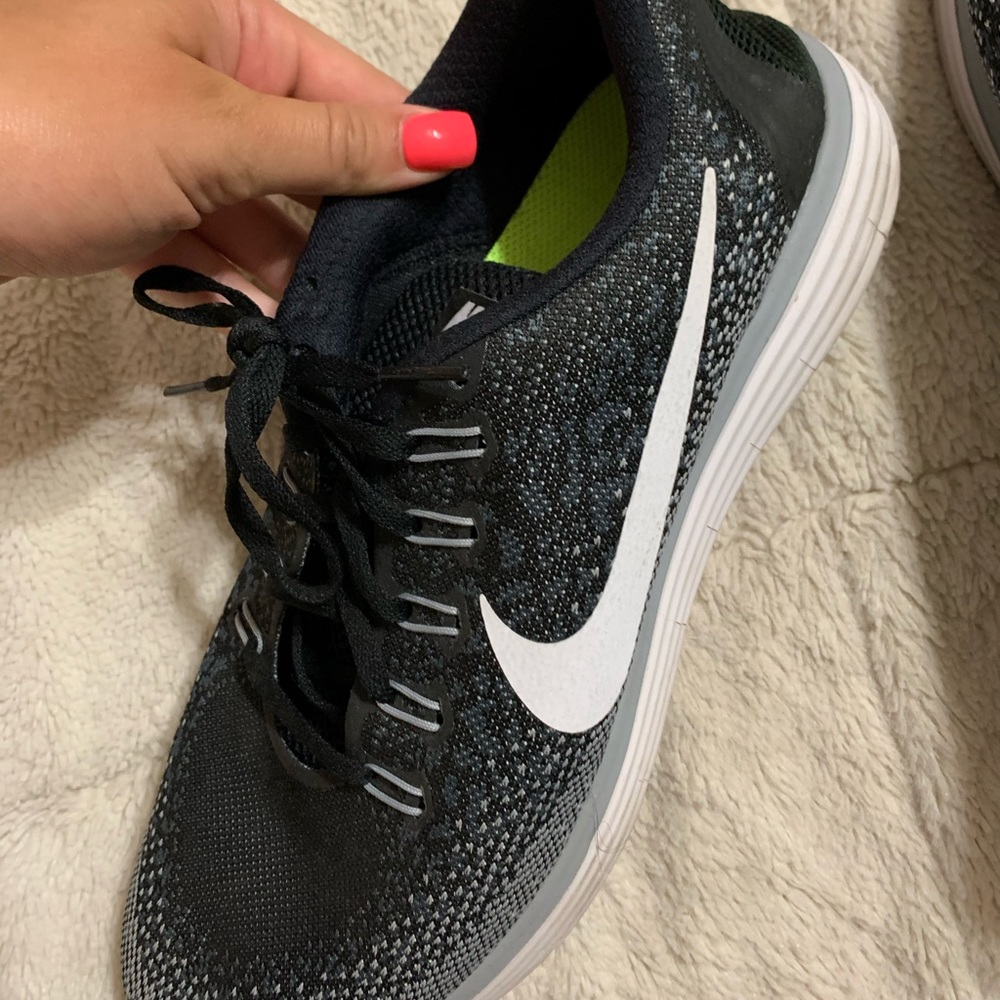 mens 10/womens 11.5 nike running shoes